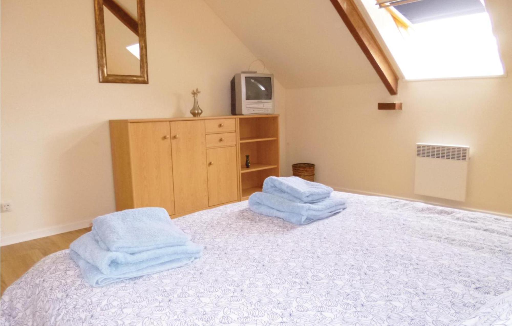 3 Bedroom Cozy Home In Brucheville Carentan-les-Marais 外观 照片