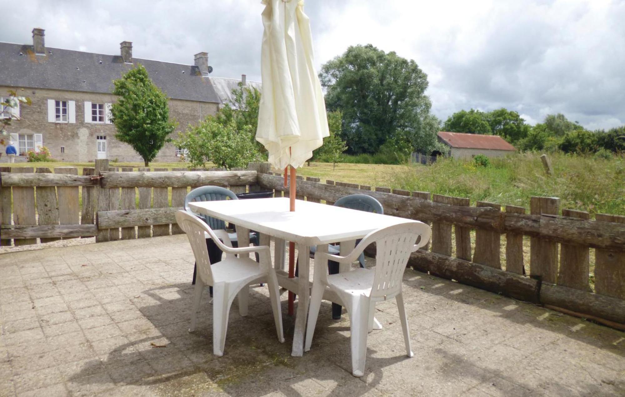 3 Bedroom Cozy Home In Brucheville Carentan-les-Marais 外观 照片